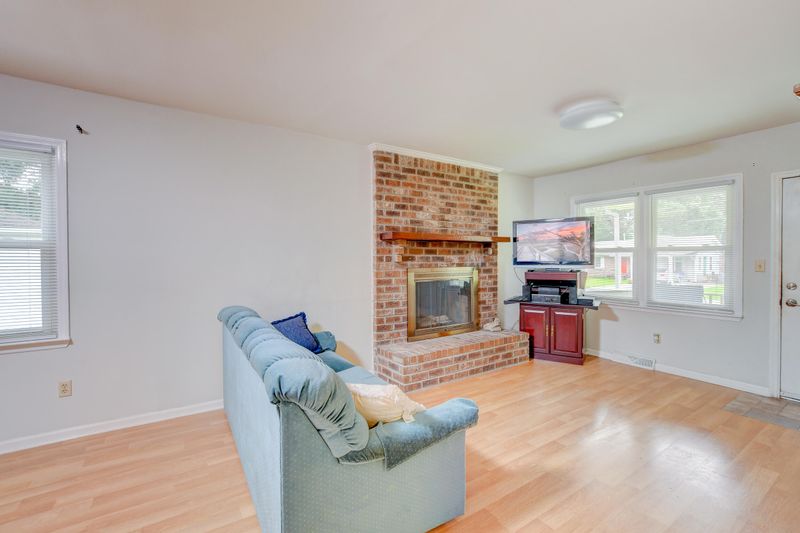 1933 Teakwood Rd, Charleston, SC 29414