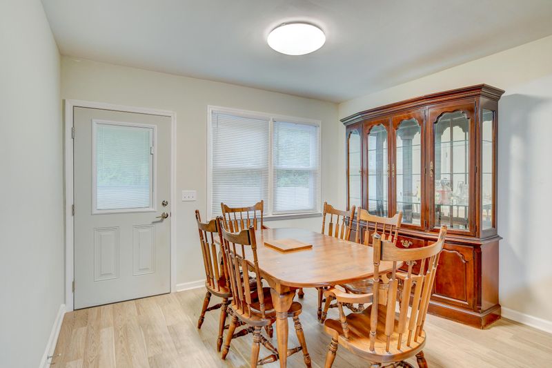1933 Teakwood Rd, Charleston, SC 29414