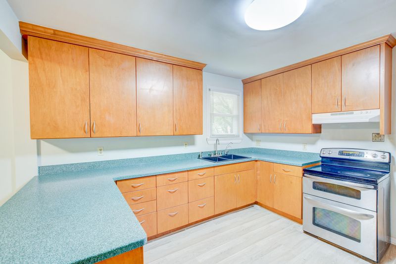 1933 Teakwood Rd, Charleston, SC 29414