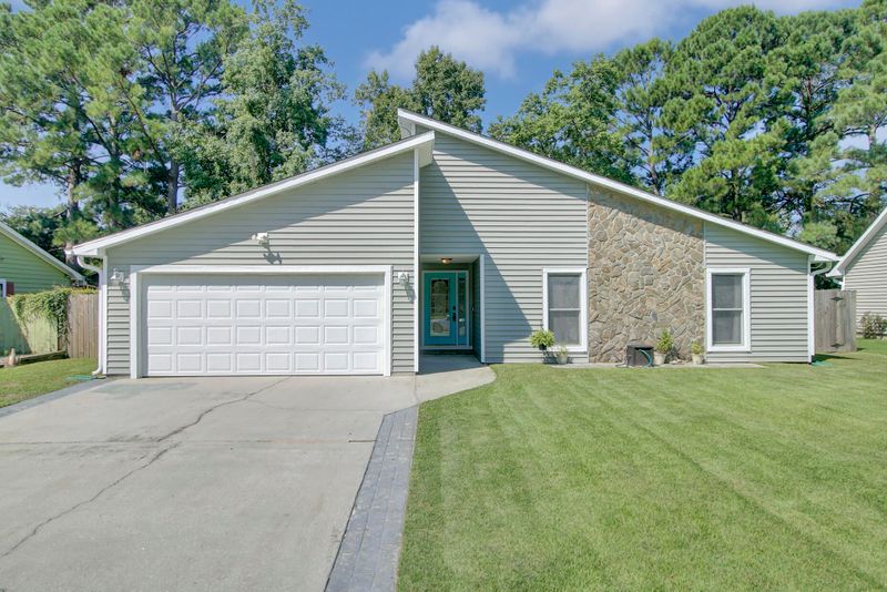 8051 New England Dr, North Charleston, SC 29420