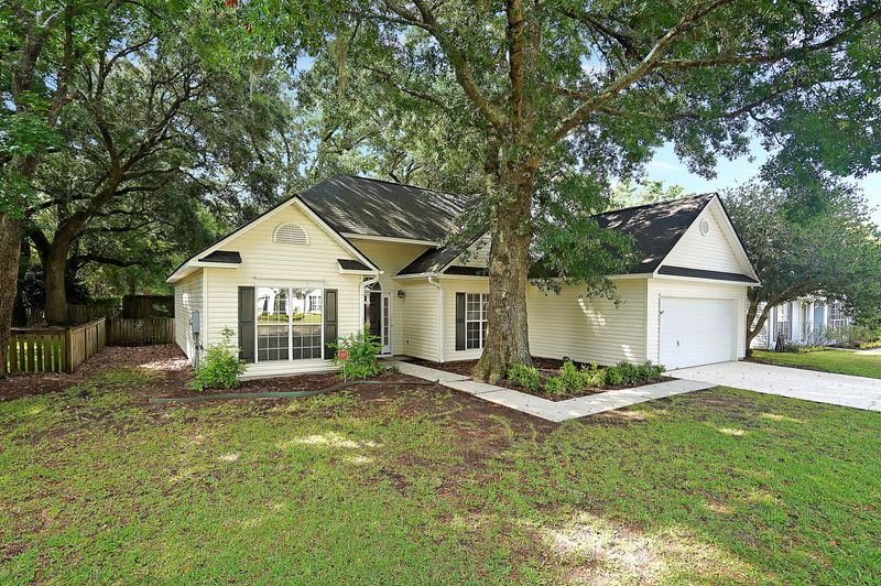1255 Center Lake Dr, Mount Pleasant, SC 29464