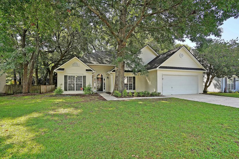 1255 Center Lake Dr, Mount Pleasant, SC 29464