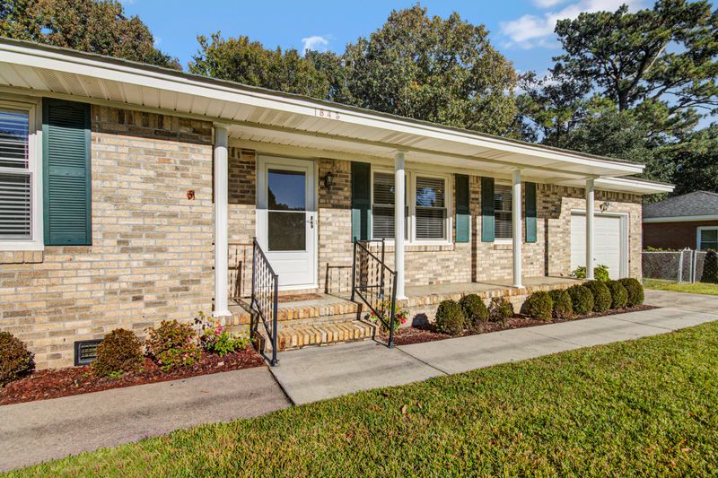 1843 Saint Julian Dr, Charleston, SC 29407