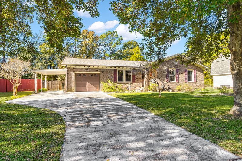 210 Canaberry Cir, Summerville, SC 29483