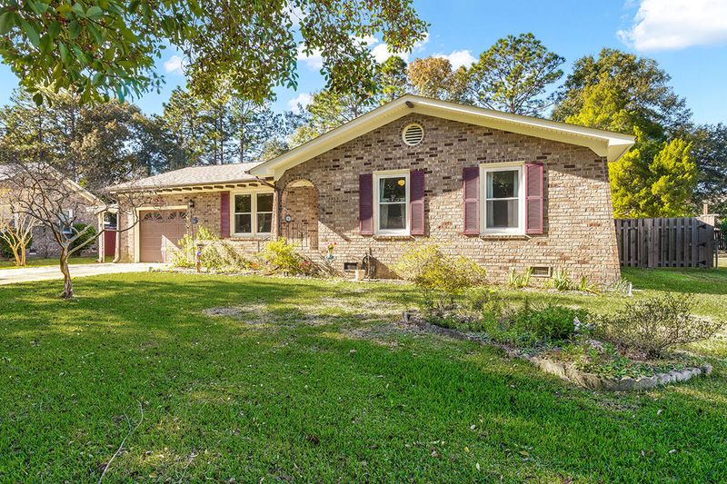 210 Canaberry Cir, Summerville, SC 29483