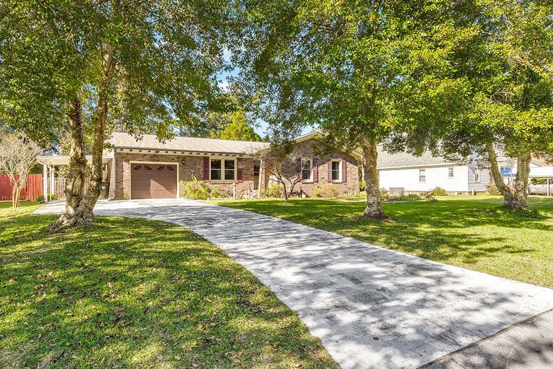 210 Canaberry Cir, Summerville, SC 29483
