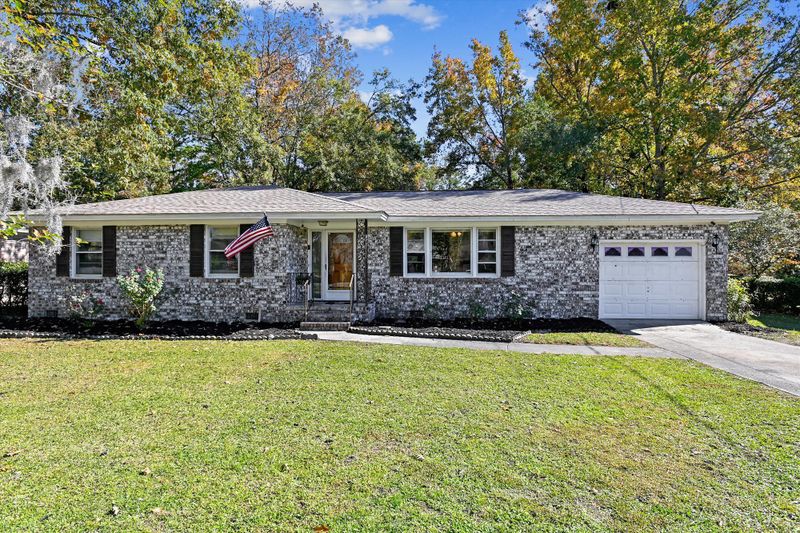 1267 Redeemer Dr, Hanahan, SC 29410