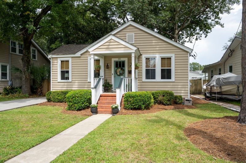 211 Hickory St, Charleston, SC 29407