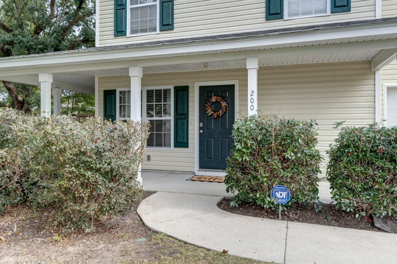 200 Sherwood Ct, Hanahan, SC 29410