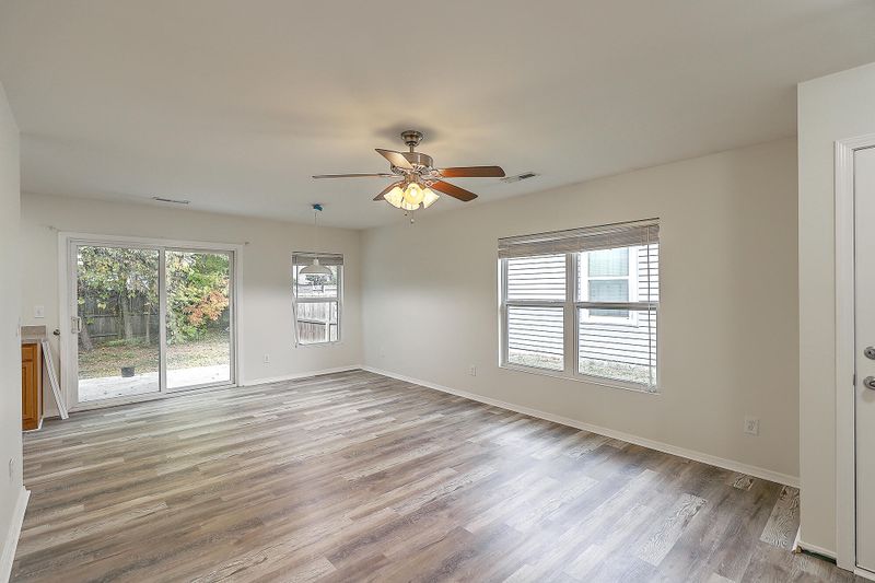8912 Arbor Glen Dr, North Charleston, SC 29420