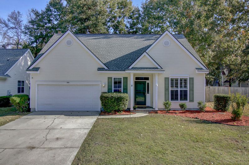 8527 Falling Leaf Ln, North Charleston, SC 29420