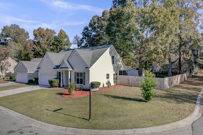 8527 Falling Leaf Ln, North Charleston, SC 29420