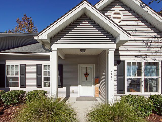 2446 Deer Ridge Ln, North Charleston, SC 29406