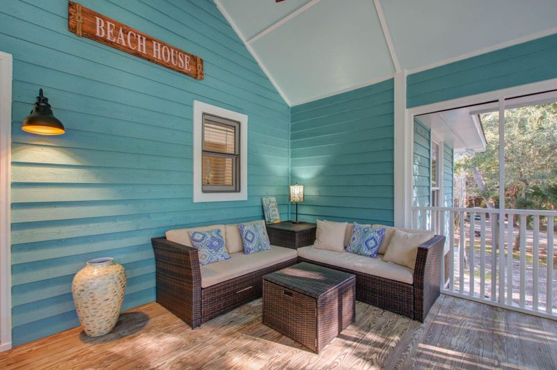 406 W Hudson Ave, Folly Beach, SC 29439
