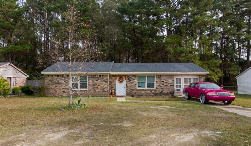 7636 Stonehaven Dr, North Charleston, SC 29420