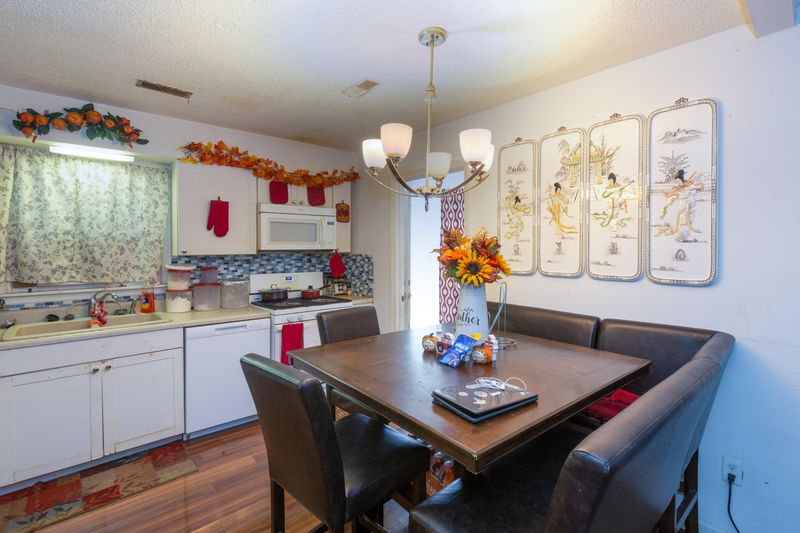 7636 Stonehaven Dr, North Charleston, SC 29420