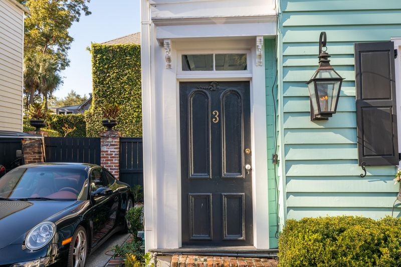 3 Montagu Ct, Charleston, SC 29401
