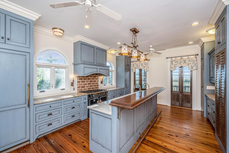 2205 Bailey Island Ln, Edisto Island, SC 29438