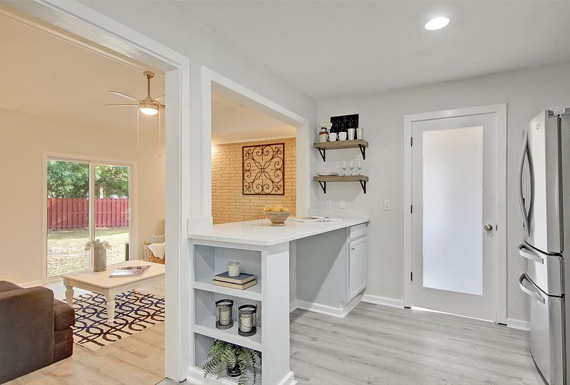 2 Lampton Rd, Charleston, SC 29407