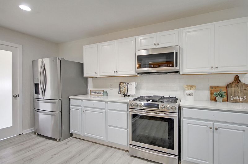2 Lampton Rd, Charleston, SC 29407
