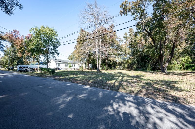 2018 Emden St, North Charleston, SC 29406