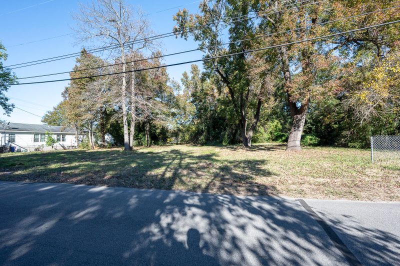 2018 Emden St, North Charleston, SC 29406
