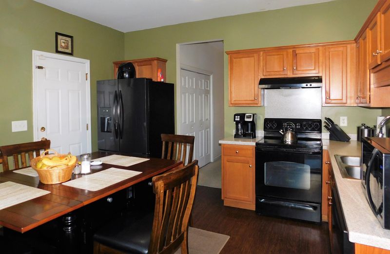 124 Pleasant Hill Dr, Goose Creek, SC 29445