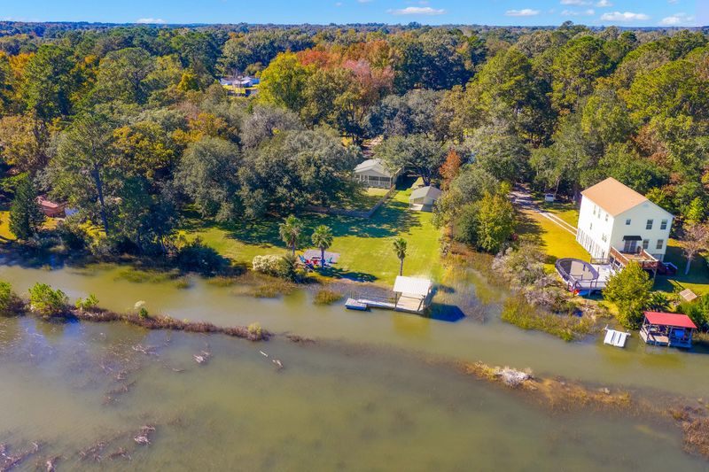 7285 Commodore Rd, Hollywood, SC 29449