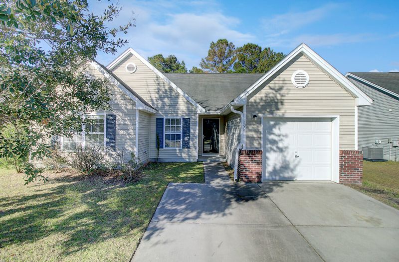 102 Avonshire Dr, Summerville, SC 29483