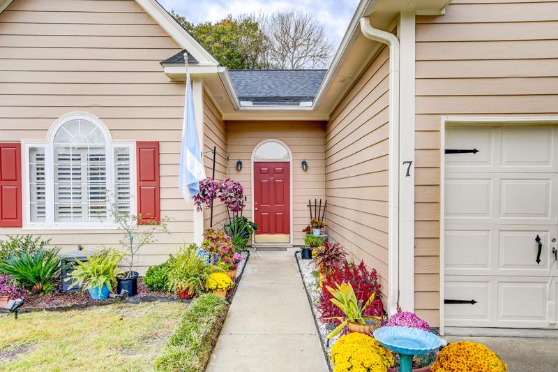 7 Packard Ct, Charleston, SC 29414