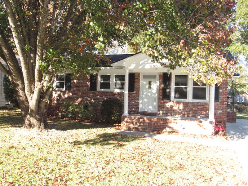 5910 Oak St, Hanahan, SC 29410