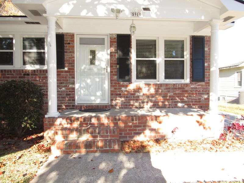 5910 Oak St, Hanahan, SC 29410