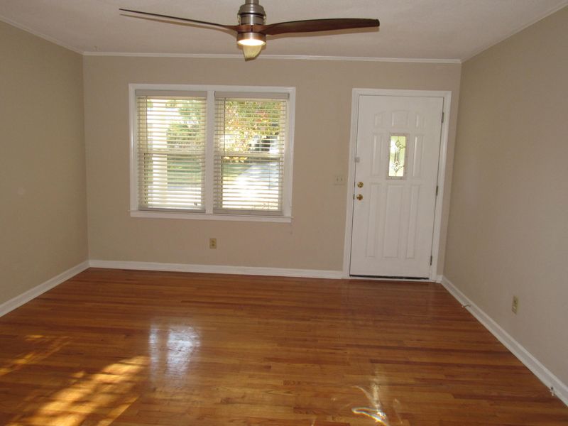 5910 Oak St, Hanahan, SC 29410