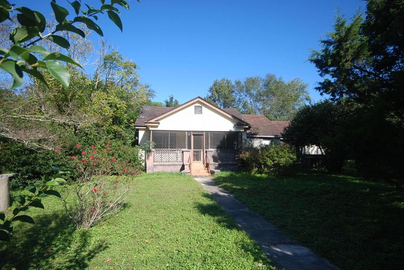 214 Embassy Dr, Summerville, SC 29483
