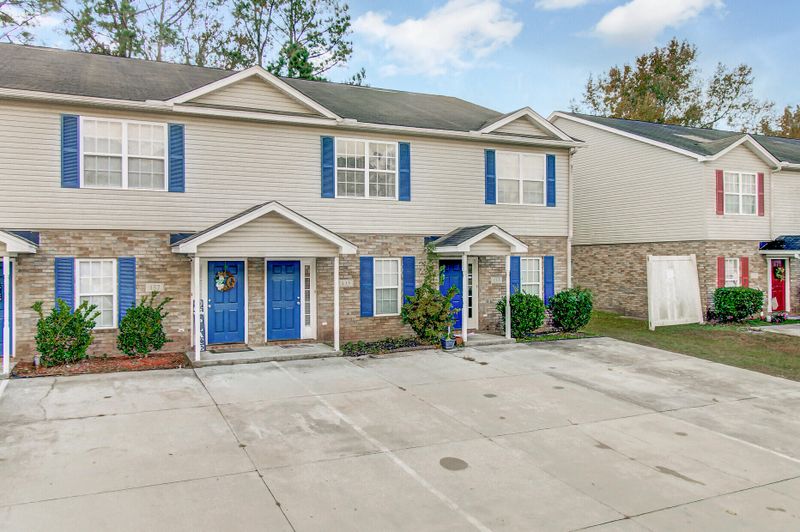 135 Pine Shadow Dr, Goose Creek, SC 29445