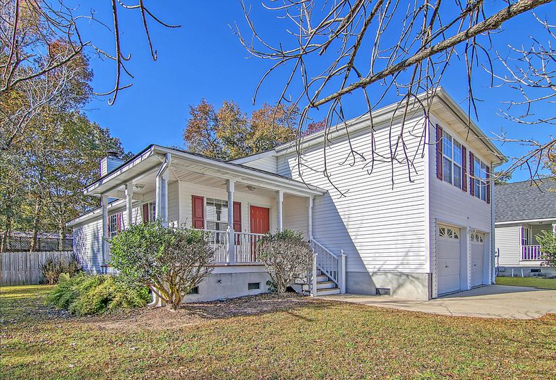901 Corlis Dr, Charleston, SC 29414