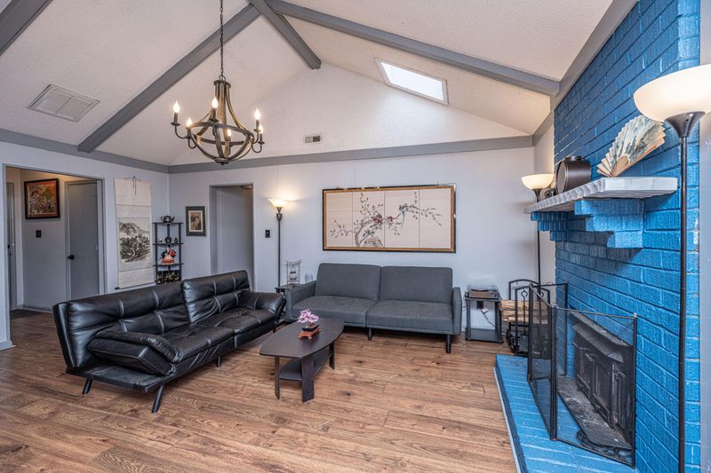 109 E Edgefield Dr, Summerville, SC 29483