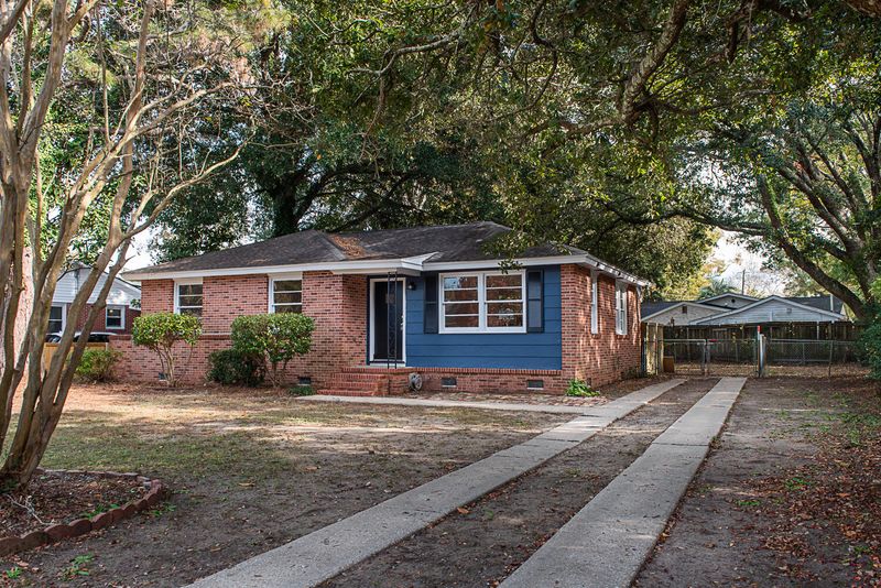 8 Ellen Ave, Mount Pleasant, SC 29464