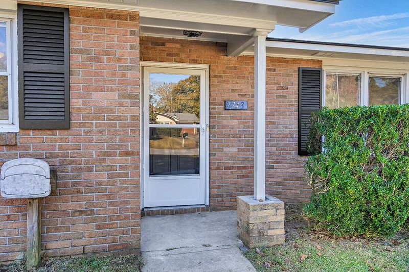7743 Linsley Dr, North Charleston, SC 29418