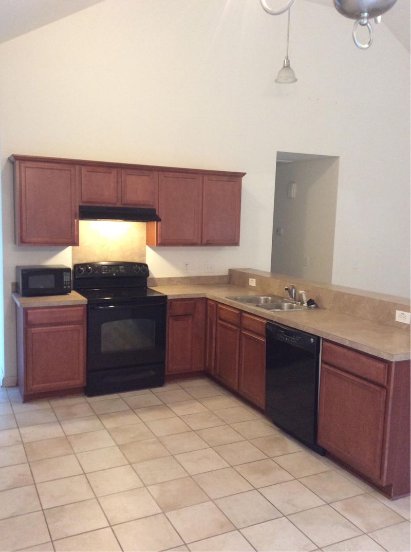 1052 Steelchase Ln, Hanahan, SC 29410