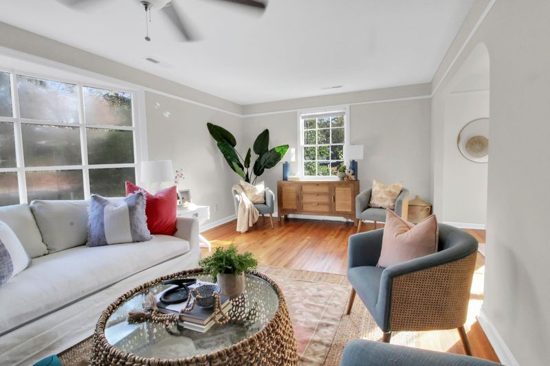 1121 Donahue Dr, Charleston, SC 29407