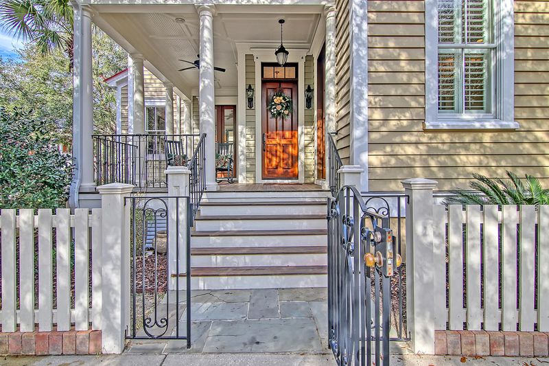 16 Perseverance St, Mount Pleasant, SC 29464