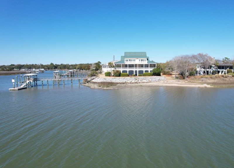 642 Thomas Pinckney Ct, Mcclellanville, SC 29458