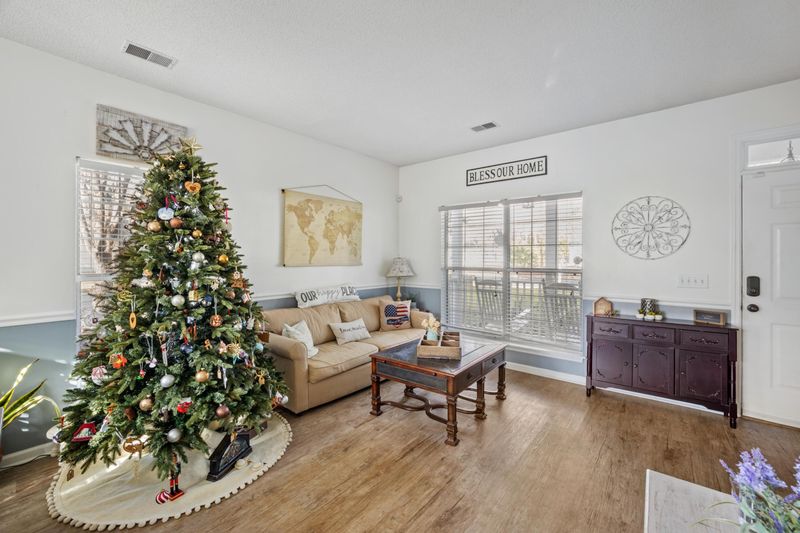 8514 Falling Leaf Ln, North Charleston, SC 29420