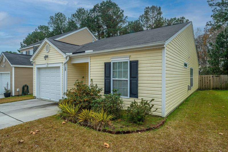 129 Coosawatchie St, Summerville, SC 29485