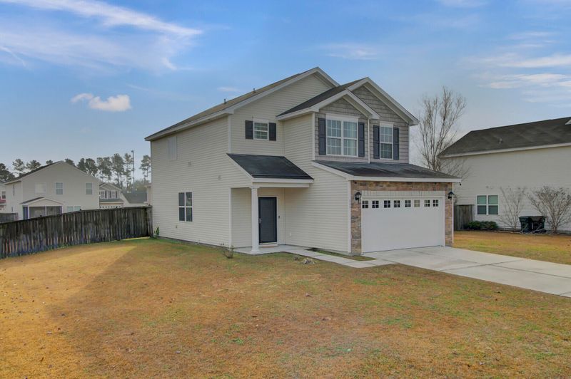 608 Abingdon Ln, Goose Creek, SC 29445