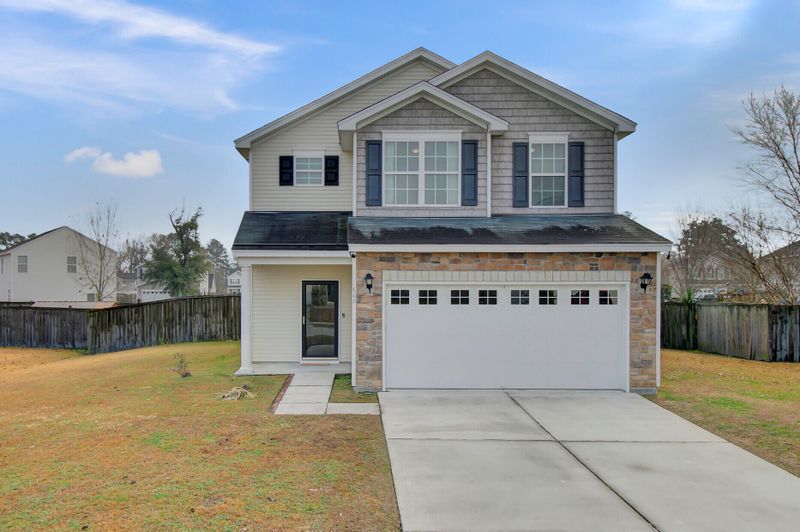 608 Abingdon Ln, Goose Creek, SC 29445