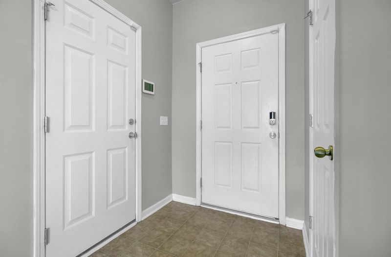 608 Abingdon Ln, Goose Creek, SC 29445