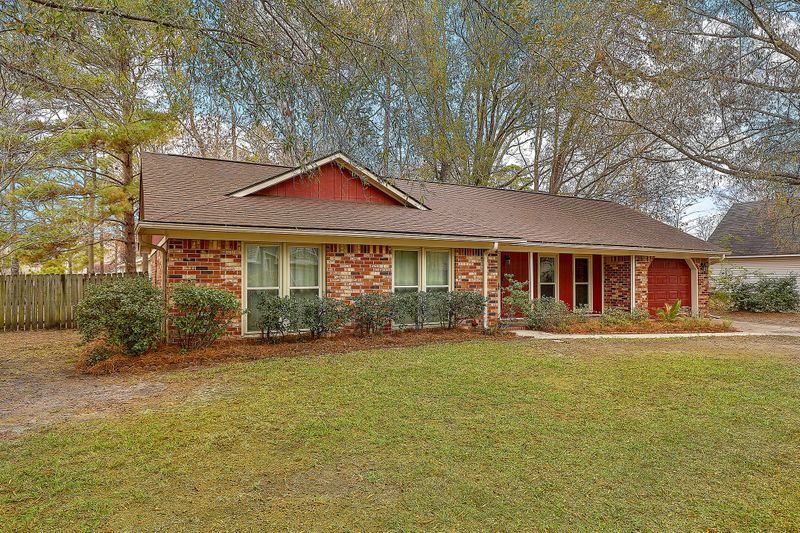 8219 N Ridgebrook Dr, North Charleston, SC 29420