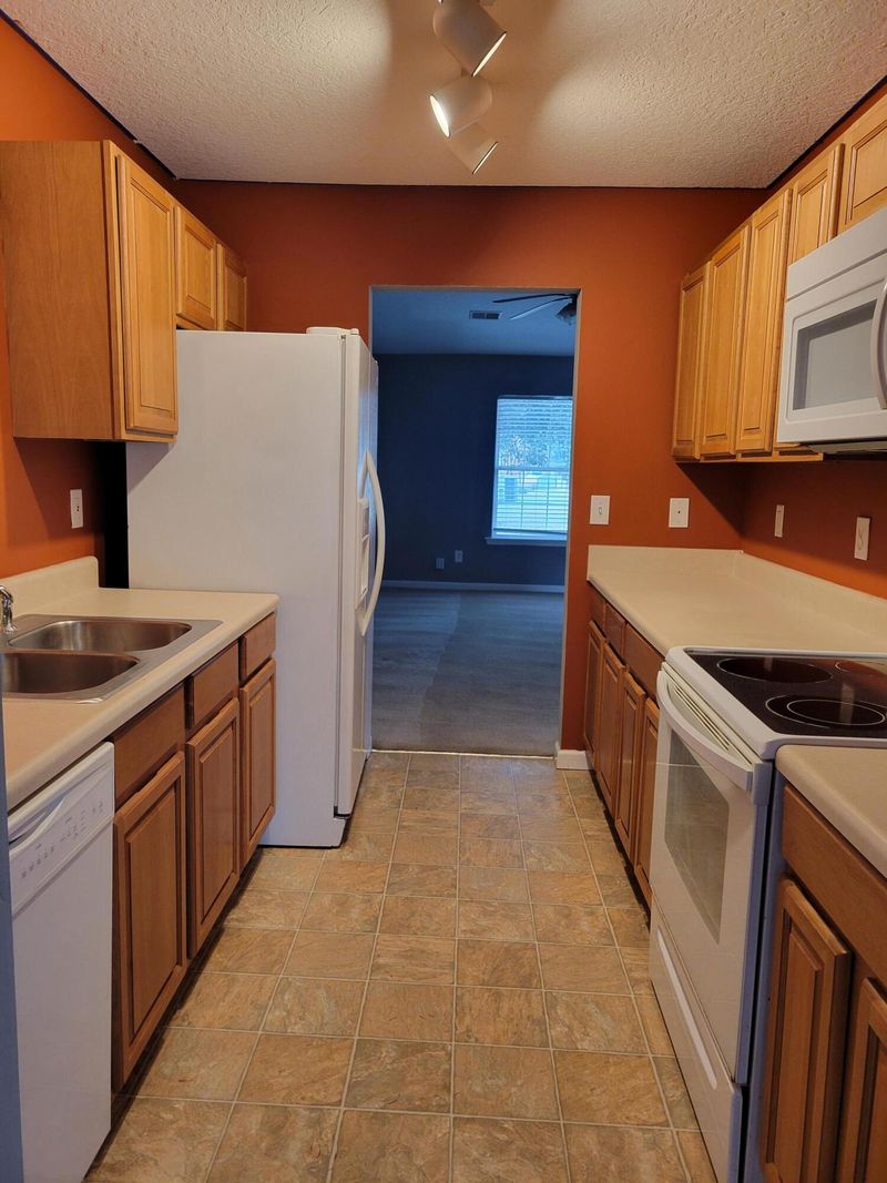 7857 Park Gate Dr, North Charleston, SC 29418